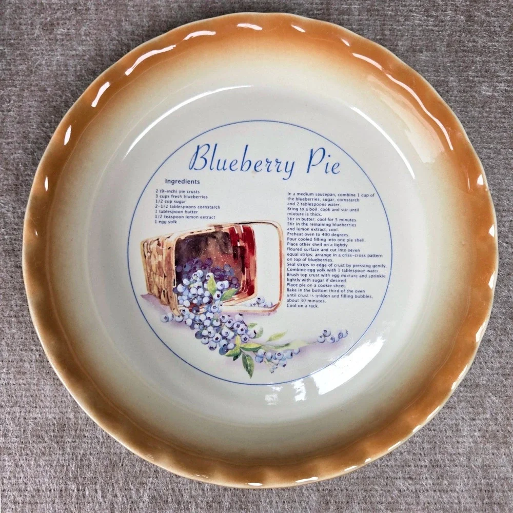 Nantucket Ceramic Blueberry Pie Recipe Dish Scalloped Edge 10 Inch Tan Cream